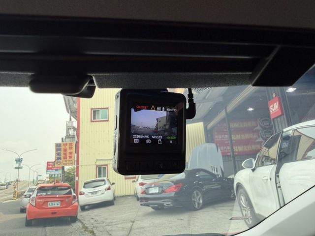 稀有X版 正一手車 空力套件 里程跑少 高階有免鑰匙/摸門 定速 恆溫 半數位儀表 原廠+精裝影音 行車紀錄器 17鋁圈  第10張相片