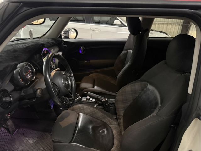客戶寄賣~原鈑件 質感英倫風 可愛小鋼炮 R56 MINI COOPER 1.5渦輪 3D 免鑰匙 魚眼頭燈 循跡防滑  第6張相片