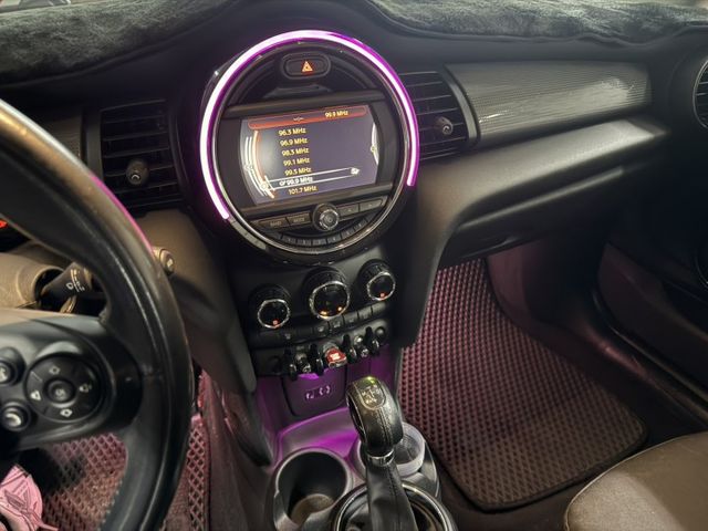 客戶寄賣~原鈑件 質感英倫風 可愛小鋼炮 R56 MINI COOPER 1.5渦輪 3D 免鑰匙 魚眼頭燈 循跡防滑  第8張相片
