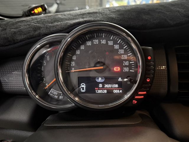 客戶寄賣~原鈑件 質感英倫風 可愛小鋼炮 R56 MINI COOPER 1.5渦輪 3D 免鑰匙 魚眼頭燈 循跡防滑  第9張相片