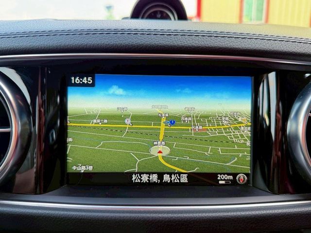 市場稀有 SL400敞篷 新車價700萬 原漆原鈑件 日規滿配 ABC氣壓懸吊 冷熱通風椅 Nappa真皮座椅 腳踢尾門  第16張相片