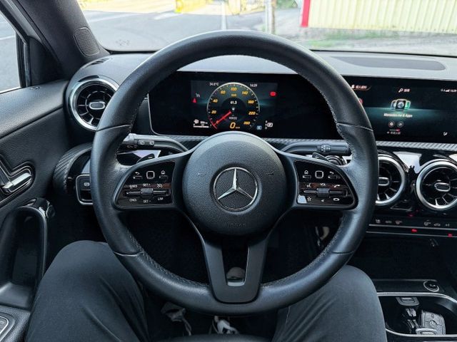 總代理 A180 全車原鈑件 1.3渦輪增壓 摘星版 女用車 配備電動座椅 換檔快撥 前後雷達 大螢幕 多功能影音系統  第10張相片