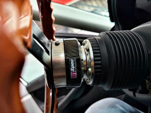收藏車~ 原鈑件 里程保證 全車花費10幾萬大翻新 千禧年高階版本 有電動座椅 核桃木內飾 原汁原味 實車比照片更漂亮  第13張相片