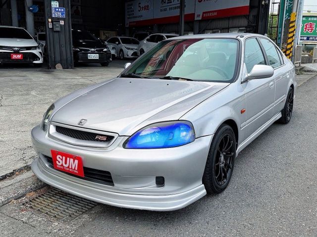 認證車!! 全車翻新大整理 四門高階版 有電動椅 改裝方向盤 16吋鋁圈 KT避震器 引擎室拉桿 日本七彩大燈/七彩尾燈  第1張相片
