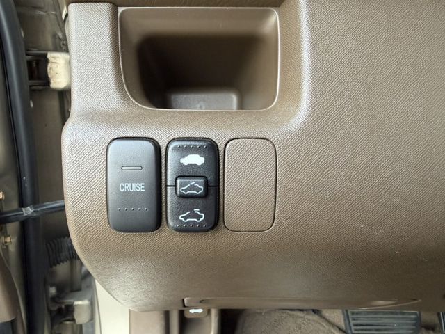 整備中~CRV 2.0 EX 公務人員退休一手車 原鈑件 僅跑15萬公里 電瓶剛換新 無待修 便宜代步車 跑工地也適合  第8張相片