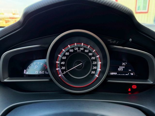 Mazda3 四門 尊榮版 全車原鈑件 里程保證 改裝17吋鋁圈 免鑰匙 定速 多功能方向盤 倒車顯影 可以全額貸款  第12張相片