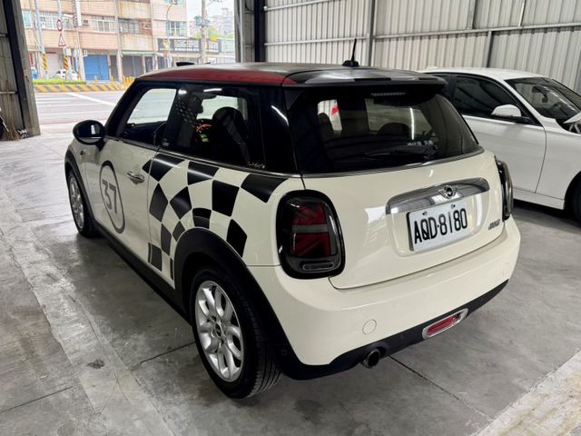 客戶寄賣~原鈑件 質感英倫風 可愛小鋼炮 R56 MINI COOPER 1.5渦輪 3D 免鑰匙 魚眼頭燈 循跡防滑  第3張相片