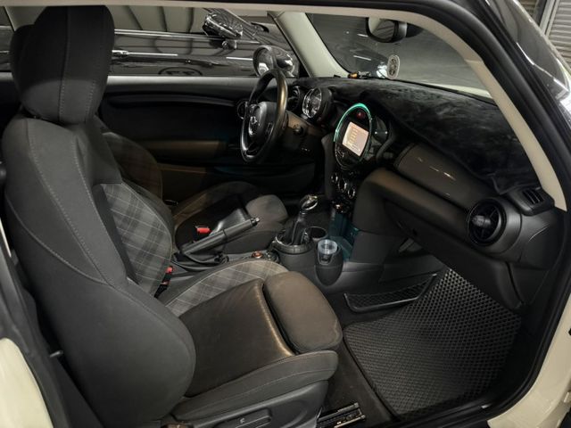 客戶寄賣~原鈑件 質感英倫風 可愛小鋼炮 R56 MINI COOPER 1.5渦輪 3D 免鑰匙 魚眼頭燈 循跡防滑  第5張相片