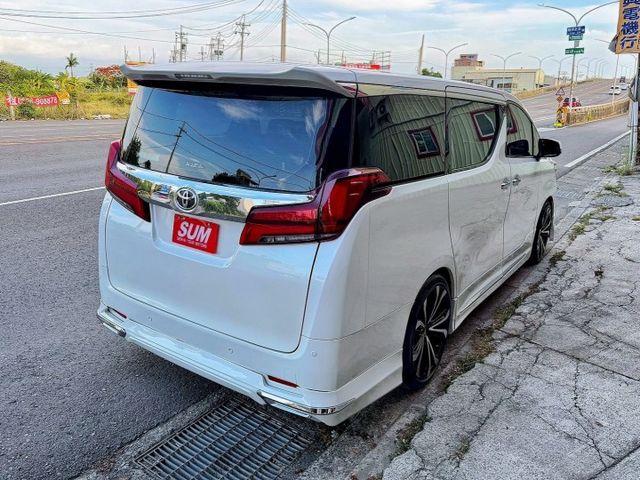 全車精品改裝 蒙娜麗莎大包 三眼頭燈 前後AP卡鉗 20吋鋁圈 大理石地板 鋁合金迎賓踏板 變形蟲方向盤 八核心安卓機  第3張相片