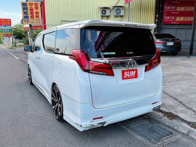 全車精品改裝 蒙娜麗莎大包 三眼頭燈 前後AP卡鉗 20吋鋁圈 大理石地板 鋁合金迎賓踏板 變形蟲方向盤 八核心安卓機  第4張相片
