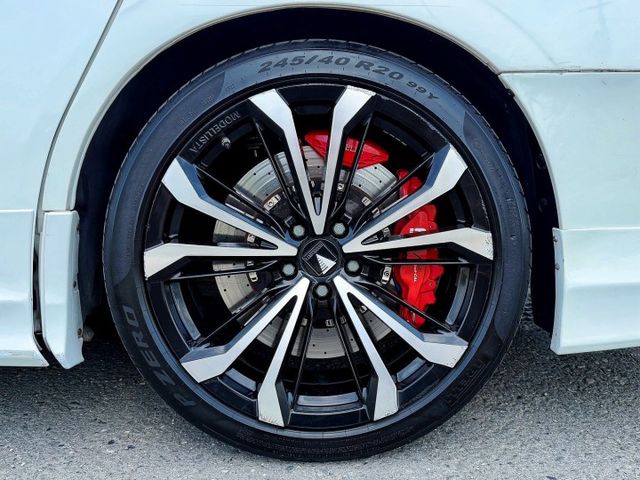全車精品改裝 蒙娜麗莎大包 三眼頭燈 前後AP卡鉗 20吋鋁圈 大理石地板 鋁合金迎賓踏板 變形蟲方向盤 八核心安卓機  第7張相片