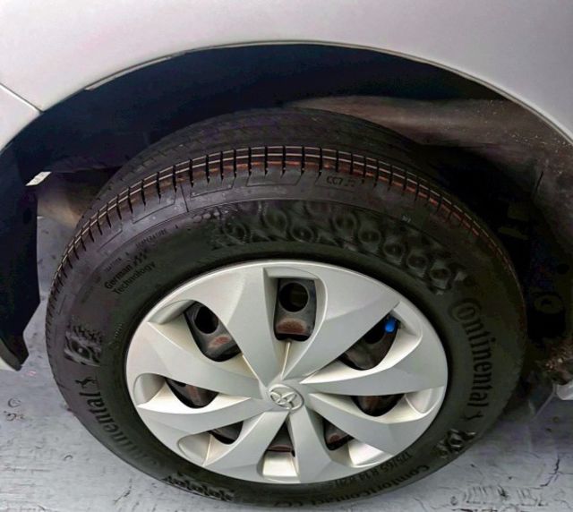 一手車 經典版 小改款 7速CVT變速箱 剛換四條全新馬牌輪胎 升級安卓 CarPlay 衛星導航 倒車影像 行車紀錄器  第6張相片