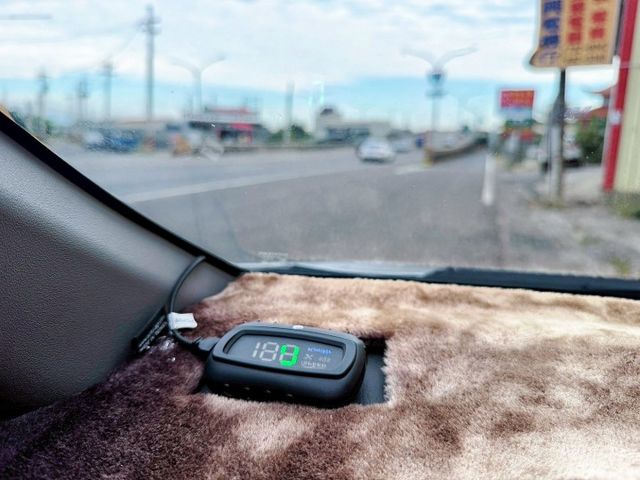 一手車 經典版 小改款 7速CVT變速箱 剛換四條全新馬牌輪胎 升級安卓 CarPlay 衛星導航 倒車影像 行車紀錄器  第14張相片