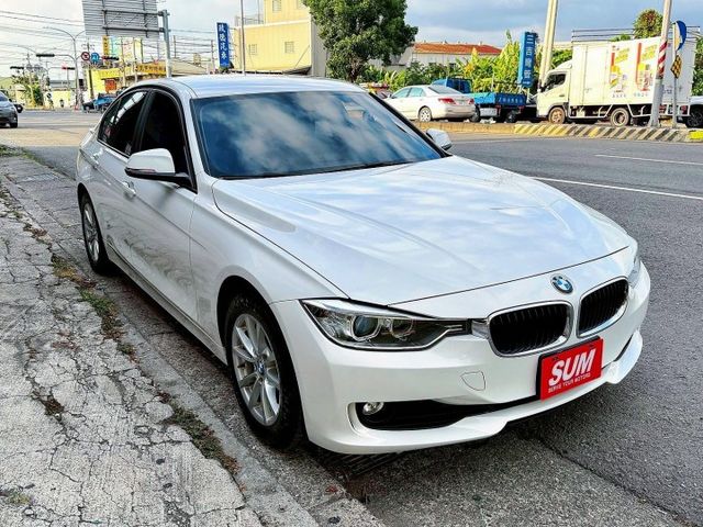 F30 316i 渦輪增壓 全車原鈑件 一手女用車 低里程~1年跑不到1萬 免鑰匙啟動 雙區恆溫空調 原廠HID頭燈  第2張相片