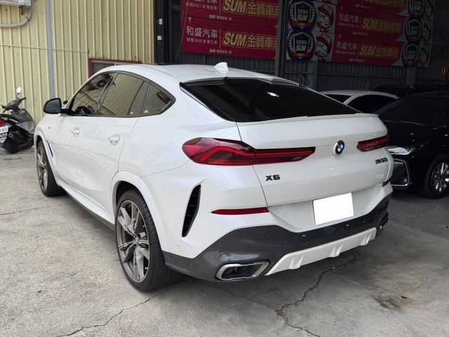 稀有X6 M50i 總代理 一手車 質感紅內裝 5AU 全景 HK音響 22吋鋁圈 M卡鉗 抬顯  電懸 跑排 水晶排檔  第2張相片