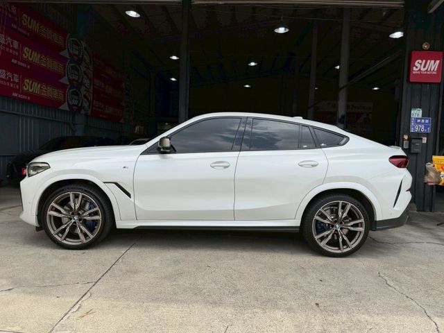 稀有X6 M50i 總代理 一手車 質感紅內裝 5AU 全景 HK音響 22吋鋁圈 M卡鉗 抬顯  電懸 跑排 水晶排檔  第3張相片