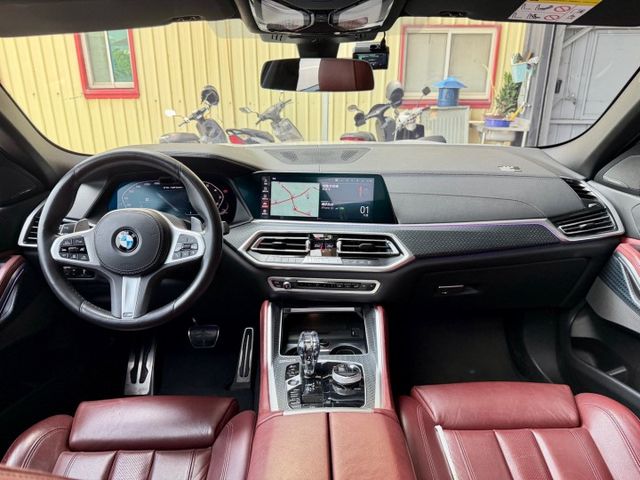 稀有X6 M50i 總代理 一手車 質感紅內裝 5AU 全景 HK音響 22吋鋁圈 M卡鉗 抬顯  電懸 跑排 水晶排檔  第6張相片