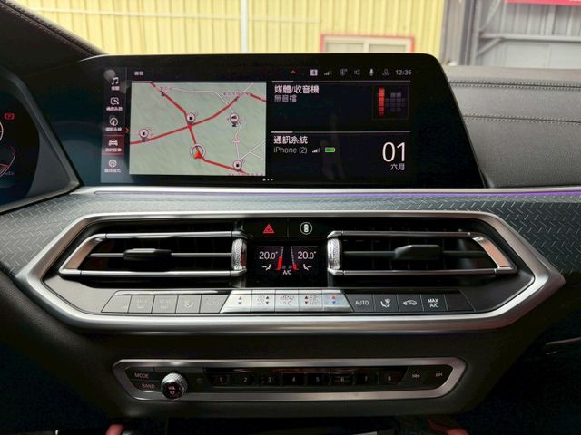 稀有X6 M50i 總代理 一手車 質感紅內裝 5AU 全景 HK音響 22吋鋁圈 M卡鉗 抬顯  電懸 跑排 水晶排檔  第15張相片