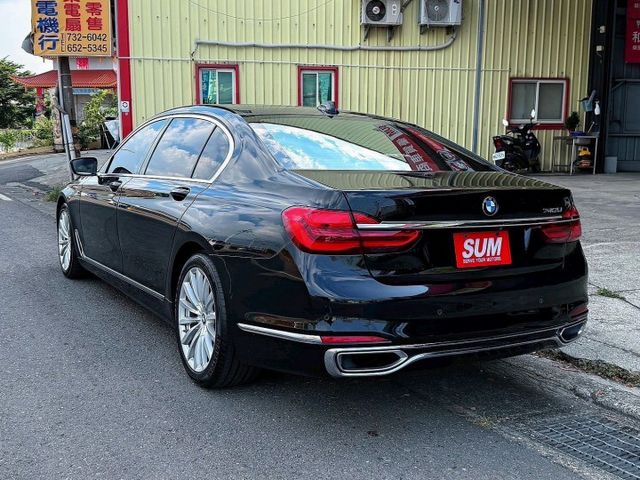 總代理 740Li Luxury 長軸 豪華配置 全景天窗 19吋鋁圈 環景影像 HK音響 CarPlay 四座冷熱椅  第4張相片
