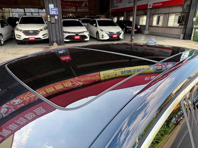 總代理 740Li Luxury 長軸 豪華配置 全景天窗 19吋鋁圈 環景影像 HK音響 CarPlay 四座冷熱椅  第5張相片