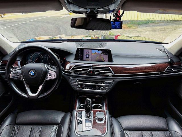 總代理 740Li Luxury 長軸 豪華配置 全景天窗 19吋鋁圈 環景影像 HK音響 CarPlay 四座冷熱椅  第7張相片