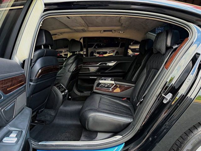 總代理 740Li Luxury 長軸 豪華配置 全景天窗 19吋鋁圈 環景影像 HK音響 CarPlay 四座冷熱椅  第9張相片