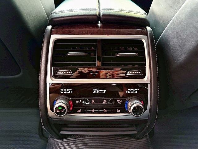 總代理 740Li Luxury 長軸 豪華配置 全景天窗 19吋鋁圈 環景影像 HK音響 CarPlay 四座冷熱椅  第17張相片