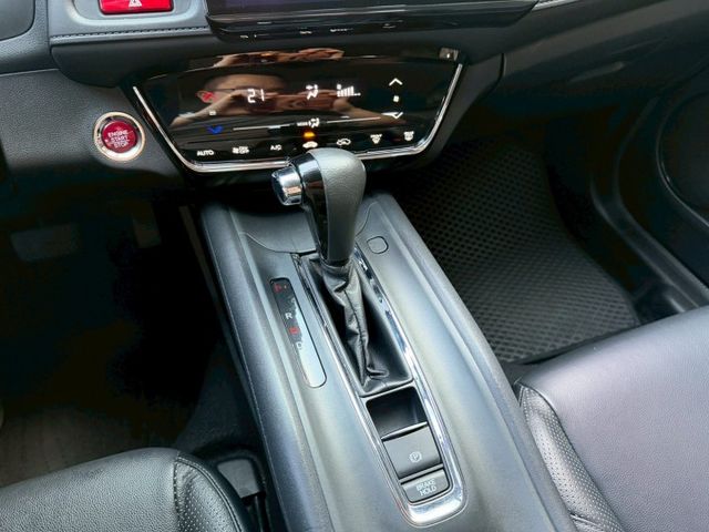 一手女用車 Yes認證車 VTi-S版 免鑰匙啟動/摸門解鎖 定速 恆溫空調 換檔撥片 升級安卓機 CarPlay 導航  第11張相片