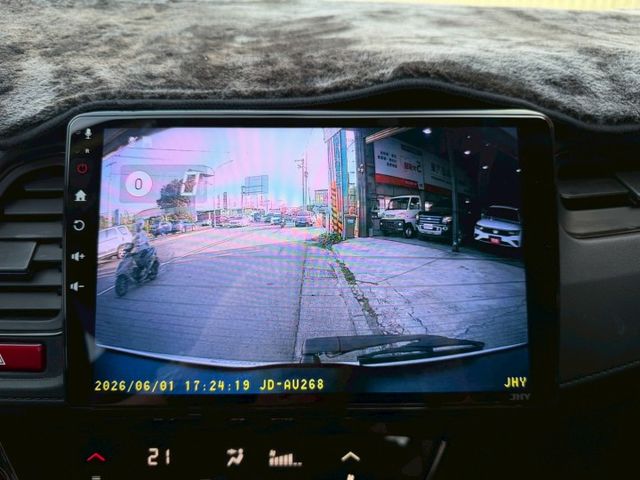 一手女用車 Yes認證車 VTi-S版 免鑰匙啟動/摸門解鎖 定速 恆溫空調 換檔撥片 升級安卓機 CarPlay 導航  第18張相片