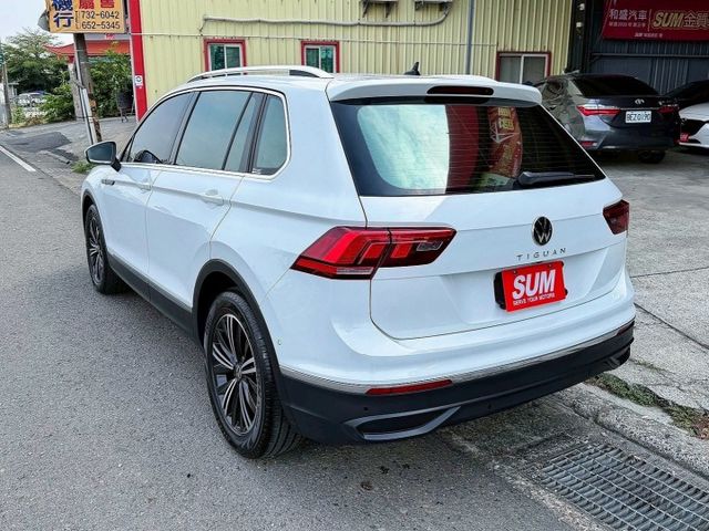 全車原鈑件 原漆 市場最低里程 僅跑1萬初~新價格!! 280TSi Elegance 1.5渦輪 LV2跟車 盲點偵測  第4張相片