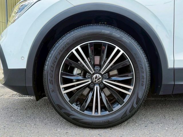全車原鈑件 原漆 市場最低里程 僅跑1萬初~新價格!! 280TSi Elegance 1.5渦輪 LV2跟車 盲點偵測  第6張相片