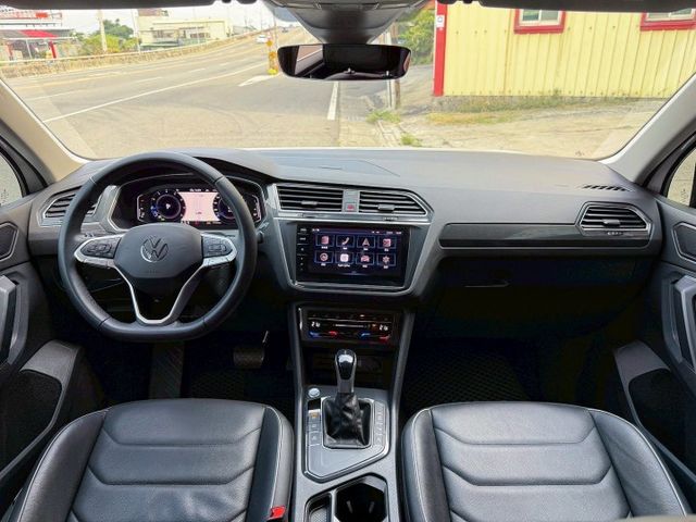 全車原鈑件 原漆 市場最低里程 僅跑1萬初~新價格!! 280TSi Elegance 1.5渦輪 LV2跟車 盲點偵測  第7張相片