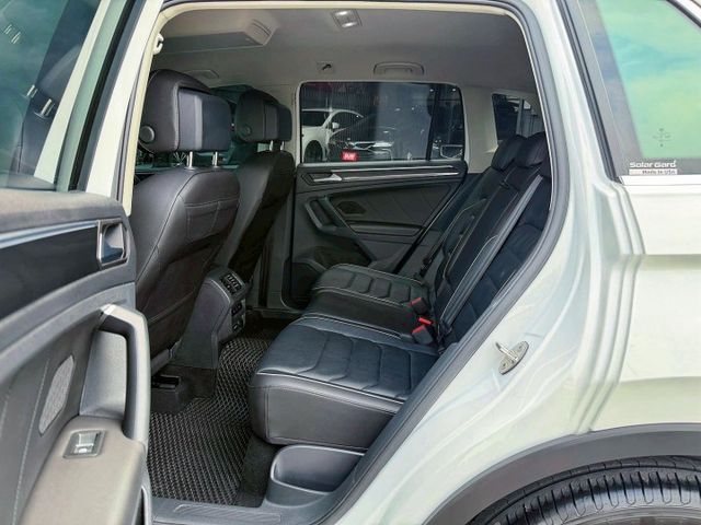 全車原鈑件 原漆 市場最低里程 僅跑1萬初~新價格!! 280TSi Elegance 1.5渦輪 LV2跟車 盲點偵測  第9張相片
