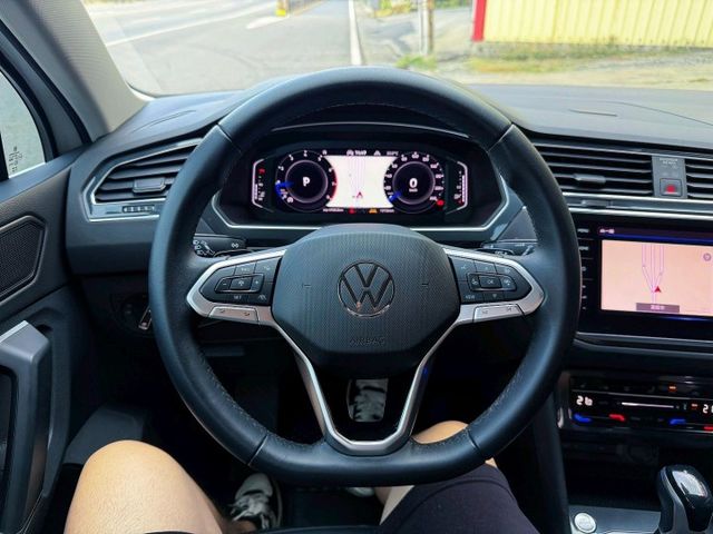 全車原鈑件 原漆 市場最低里程 僅跑1萬初~新價格!! 280TSi Elegance 1.5渦輪 LV2跟車 盲點偵測  第11張相片