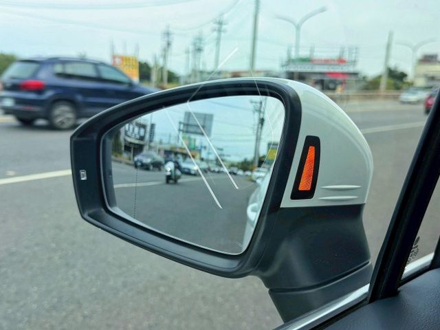 全車原鈑件 原漆 市場最低里程 僅跑1萬初~新價格!! 280TSi Elegance 1.5渦輪 LV2跟車 盲點偵測  第14張相片