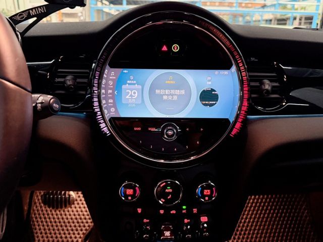 JCW性能版 全車原鈑件 Goo認證 超低里程!!黑車頂 LED頭燈 18吋JCW鋁圈 Work卡鉗 數位儀表 換檔快撥  第10張相片