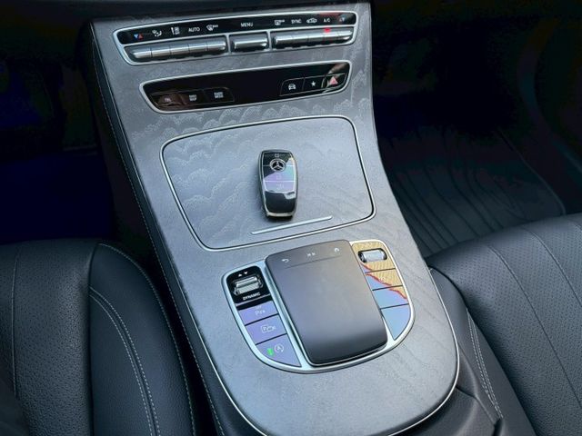 一手車 總代理 E300 AMG 原鈑件原漆 Goo認證 僅跑2萬6 天窗 柏林之音 記憶座椅 全液晶儀表 黑枕木內飾  第12張相片
