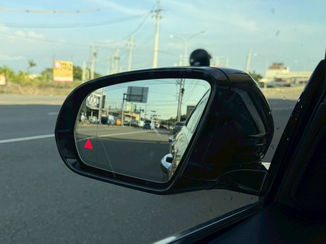 一手車 總代理 E300 AMG 原鈑件原漆 Goo認證 僅跑2萬6 天窗 柏林之音 記憶座椅 全液晶儀表 黑枕木內飾  第14張相片