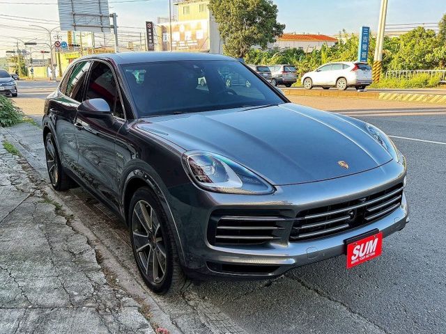 新車加選配超過550萬~ACC跟車 跑車排氣管 21吋鋁圈 跑車計時 14向座椅 電吸門 免鑰匙 360環景 自動停車  第2張相片