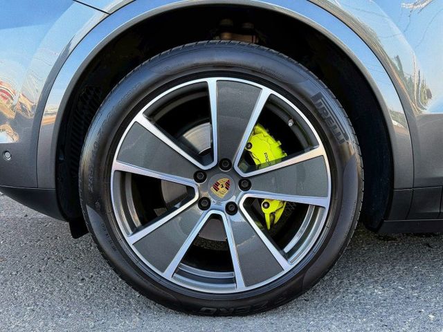 新車加選配超過550萬~ACC跟車 跑車排氣管 21吋鋁圈 跑車計時 14向座椅 電吸門 免鑰匙 360環景 自動停車  第7張相片