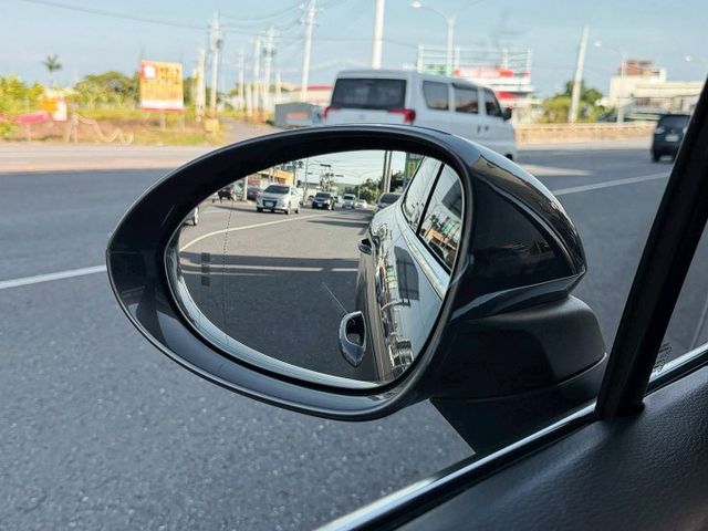新車加選配超過550萬~ACC跟車 跑車排氣管 21吋鋁圈 跑車計時 14向座椅 電吸門 免鑰匙 360環景 自動停車  第14張相片