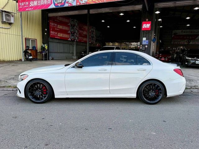 C300 AMG 全景天窗 魚眼頭燈 免鑰匙摸門 盲點 黑枕木內飾 柏林之音 改裝18吋鋁圈 全段排氣管 蜻蜓方向盤  第5張相片