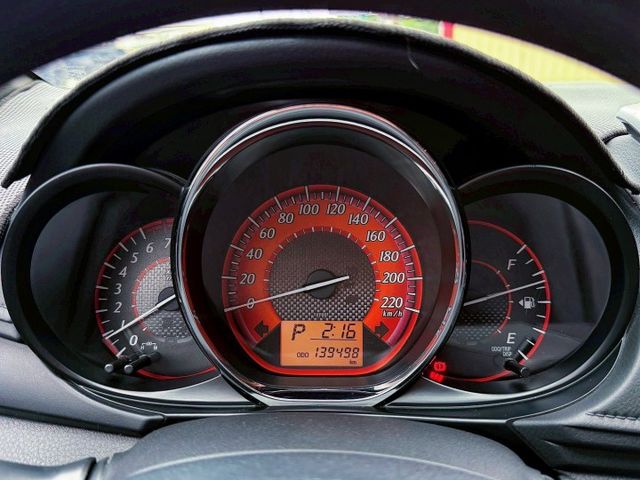 經典版 豐田大鴨 開不壞的神車 女用車 雙色內裝 原廠15吋鋁圈 選配多功能影音系統 衛星導航 倒車顯影 行車紀錄器  第15張相片