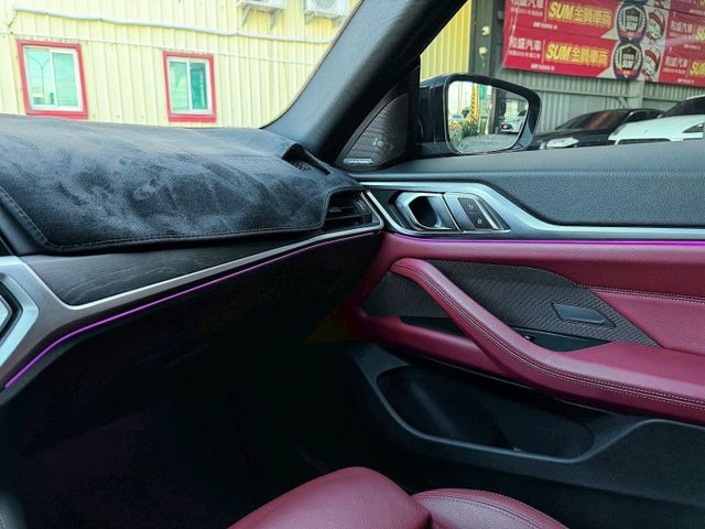 G世代 大鼻頭430i M版 全車原鈑件 改裝雷射尾燈 選配紅內裝 20吋放射鋁圈 M卡鉗 水晶排檔頭 360環景系統  第13張相片