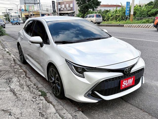 旗艦版 LV2跟車系統 HUD抬顯 原廠18吋雙色鋁圈 換檔快撥 跑車座椅 免鑰匙/摸門解鎖 升級安卓機 衛星導航  第2張相片