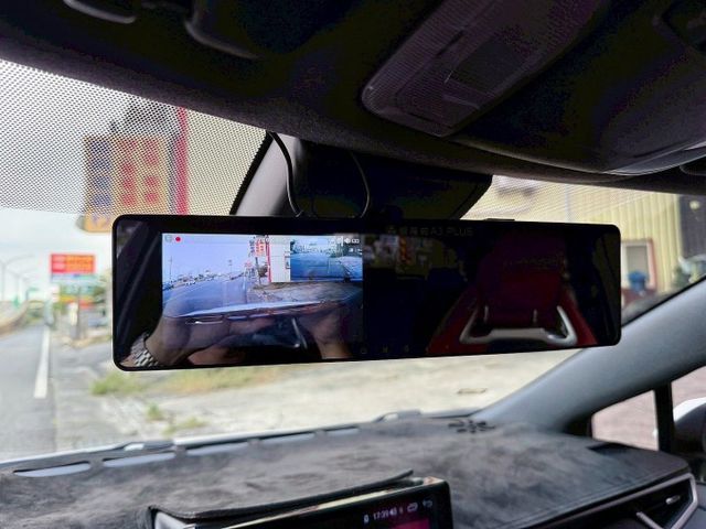 旗艦版 LV2跟車系統 HUD抬顯 原廠18吋雙色鋁圈 換檔快撥 跑車座椅 免鑰匙/摸門解鎖 升級安卓機 衛星導航  第15張相片