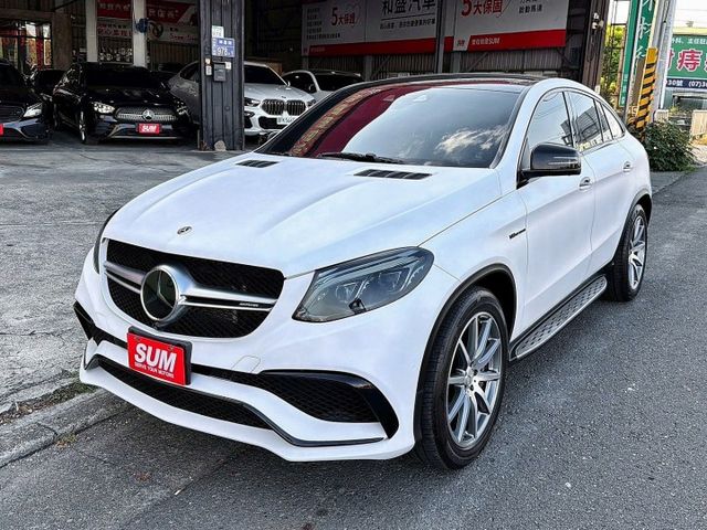 GLE63 AMG 全車原鈑件 全車包膜消光白 總代理 配備23P跟車 HK音響 三區恆溫 21吋AMG鋁圈 電子懸吊  第1張相片