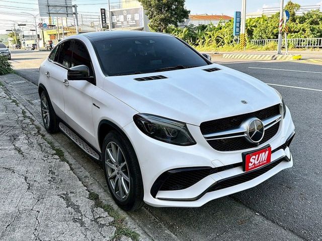 GLE63 AMG 全車原鈑件 全車包膜消光白 總代理 配備23P跟車 HK音響 三區恆溫 21吋AMG鋁圈 電子懸吊  第2張相片