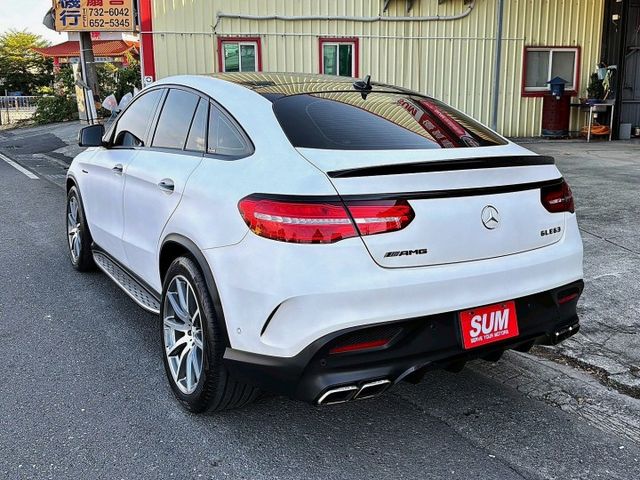 GLE63 AMG 全車原鈑件 全車包膜消光白 總代理 配備23P跟車 HK音響 三區恆溫 21吋AMG鋁圈 電子懸吊  第4張相片