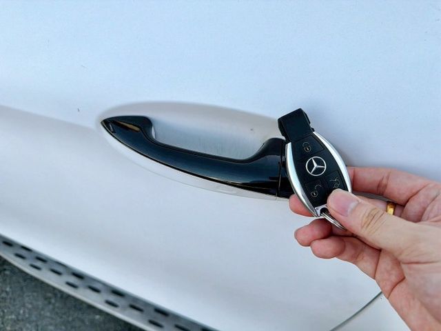 GLE63 AMG 全車原鈑件 全車包膜消光白 總代理 配備23P跟車 HK音響 三區恆溫 21吋AMG鋁圈 電子懸吊  第7張相片